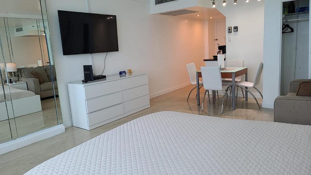Studio Apartment with Sea View interior